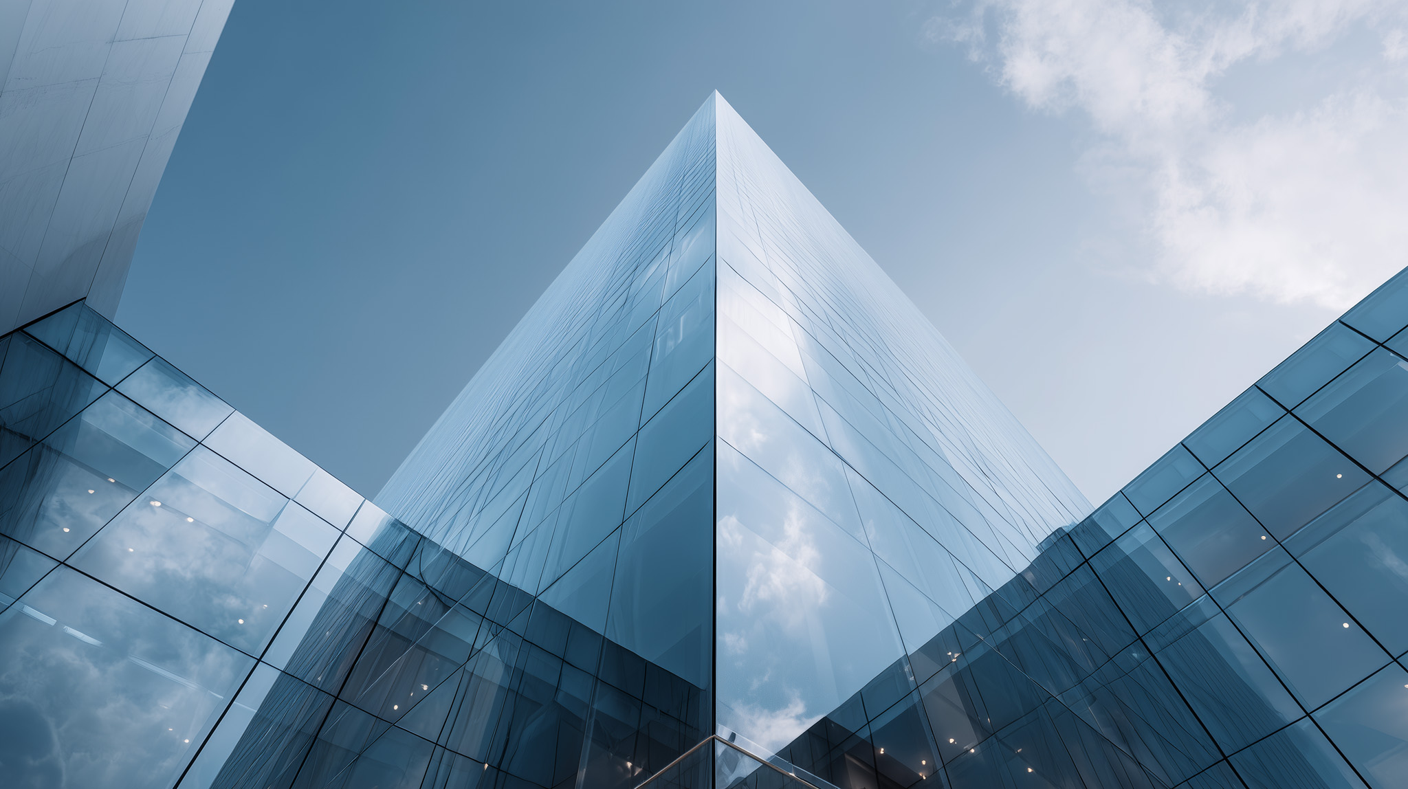 Detalle arquitectónico de un edificio comercial moderno en México